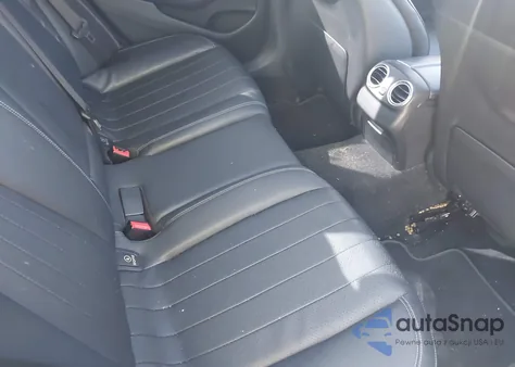 2017 Mercedes-Benz E 300 z USA, uszkodzony, nr VIN WDDZF4JB2HA117815